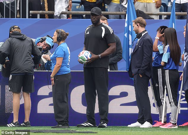 Stormzy je bio među VIP posjetiteljima u Bostonu na utakmici, uz mnoštvo WAG-ova na tribinama
