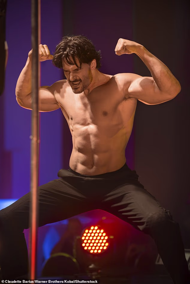 Prema priopćenju za javnost, glumac (viđen u filmu Magic Mike XXL iz 2015.) nosio se s 'nizom autoimunih bolesti' koje su uzrokovale pustoš na njegovoj koži, štitnjači, očima, plućima i probavnom sustavu
