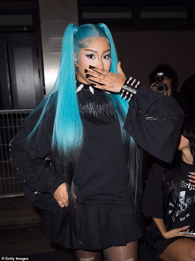 Molly x North Kimokawaii Tour putovat će od obale do obale i svirati u gradovima uključujući Los Angeles, San Francisco, New York, Boston, Chicago, Dallas, Atlantu, Phoenix i Toronto