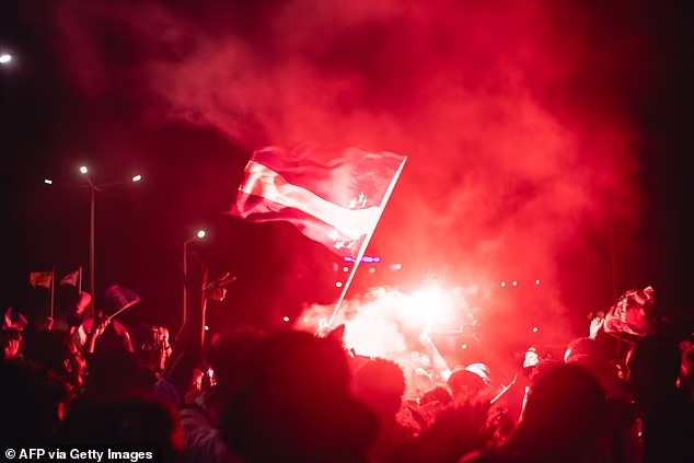 Kod kuće, navijači u Mindelu zapalili su baklje i plesali na ulicama zbog uspjeha