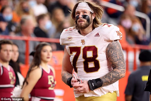 Nakon kratkog angažmana u NFL-u, Tyler je sada trener napadačke linije na koledžu Boston