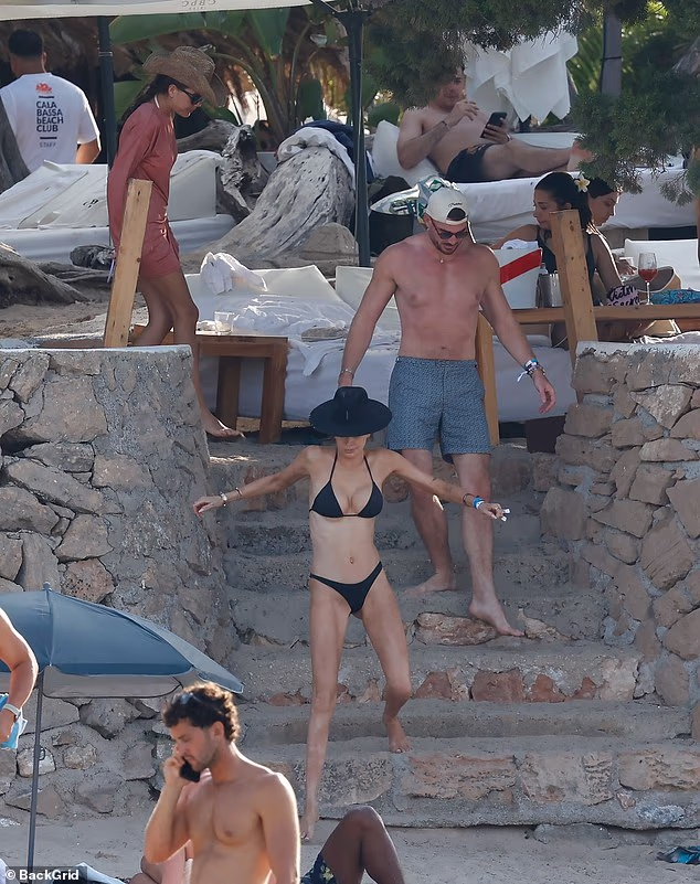 Krenuli su u šetnju plažom