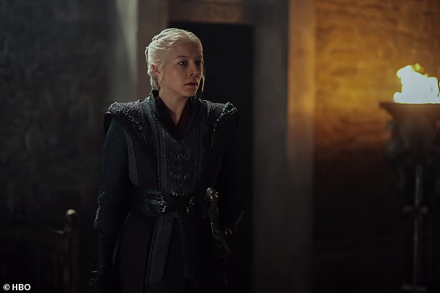 Bitka je natjerala Rhaenyru (Emma D'Arcy; na slici) da se vrati u Kraljevu luku i zatraži svoje mjesto na Željeznom prijestolju, ali kako bi učvrstila svoje vodstvo, bila je prisiljena brutalno se pokazati svojim podanicima