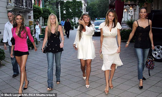 Ovaj trenutni set WAGS-a daleko je od originala prije 20 godina koji su bili sinonim za turnir 2006. u Njemačkoj za zabavu i kupovinu. Grupa je uključivala Victoria Beckham (lijevo), Coleen Rooney (u sredini), Louise Owen (druga desno) i Elen Rivas (desno)