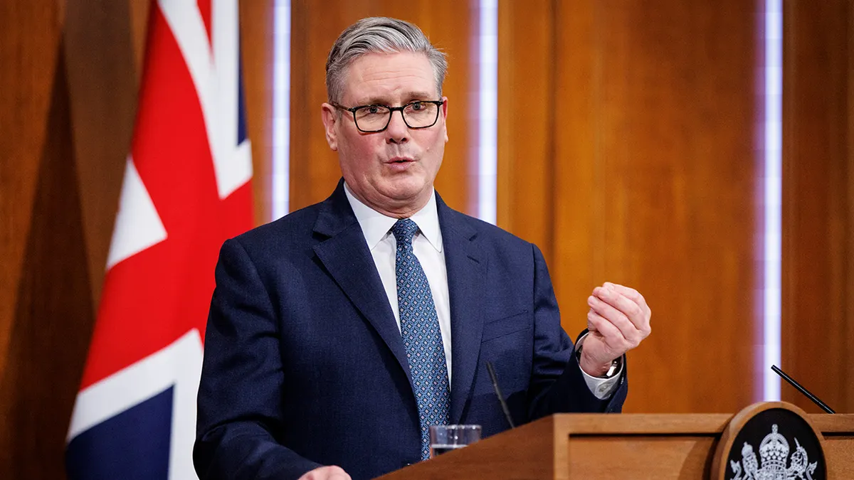 Britanski premijer Keir Starmer govori na konferenciji za novinare u Downing Streetu u Londonu