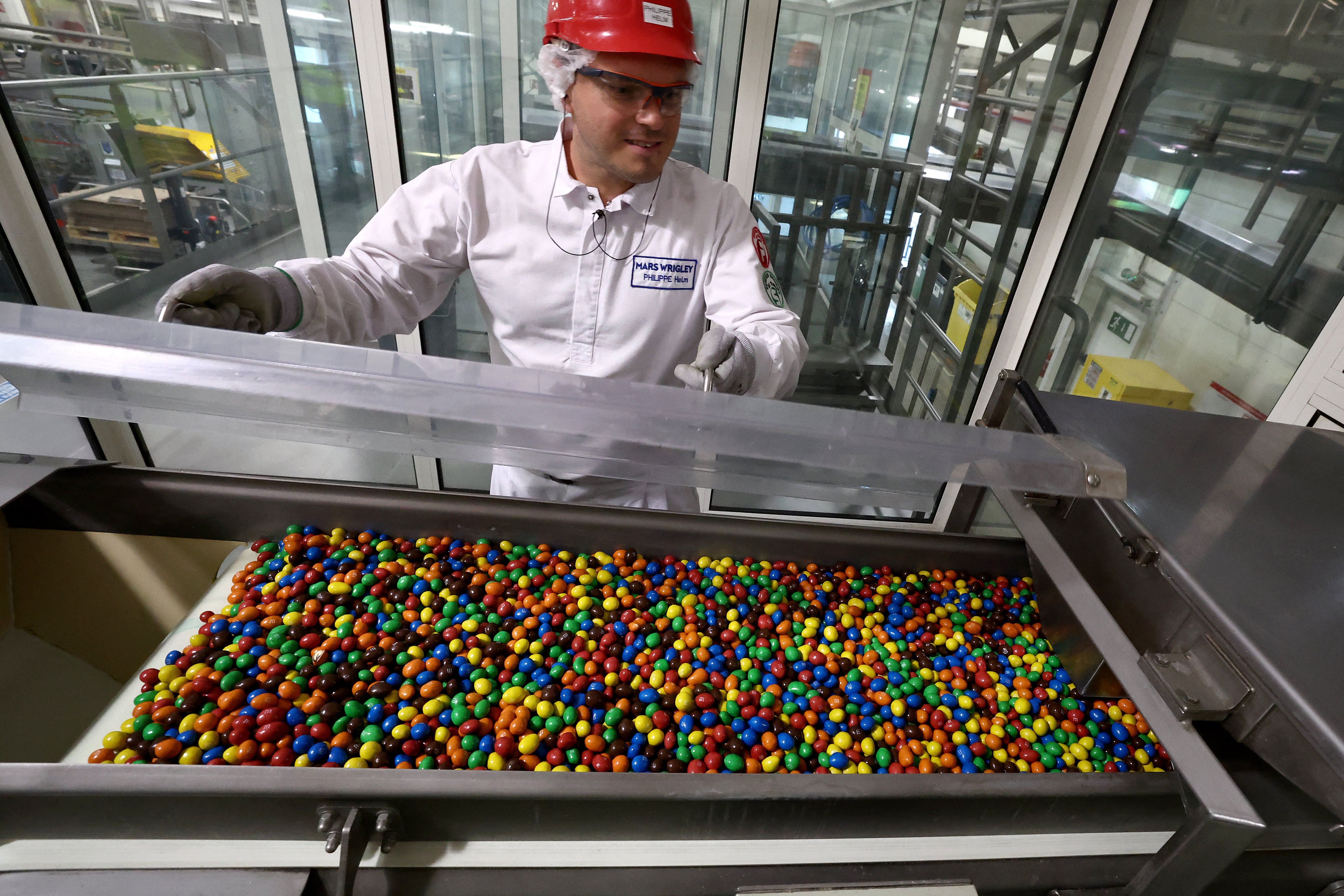 M&M će ovog kolovoza početi prodavati verziju svojih slatkiša napravljenih od potpuno prirodnih boja, jer se Trumpova administracija oslanja na korporacije da proizvode proizvode bez umjetnih dodataka