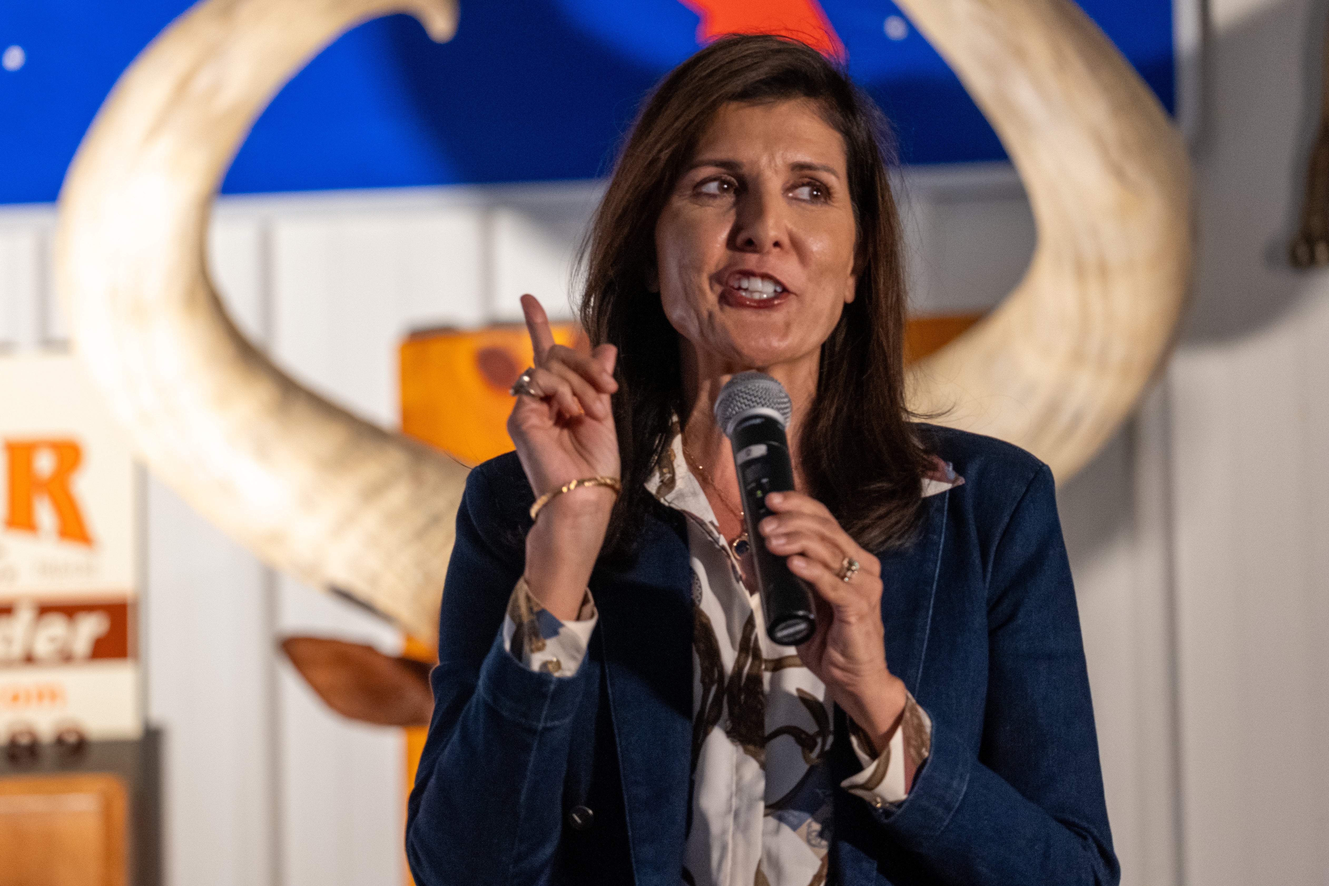 Bivša američka veleposlanica pri UN-u Nikki Haley pridružila se kritici planova za pomoć oporavku Irana