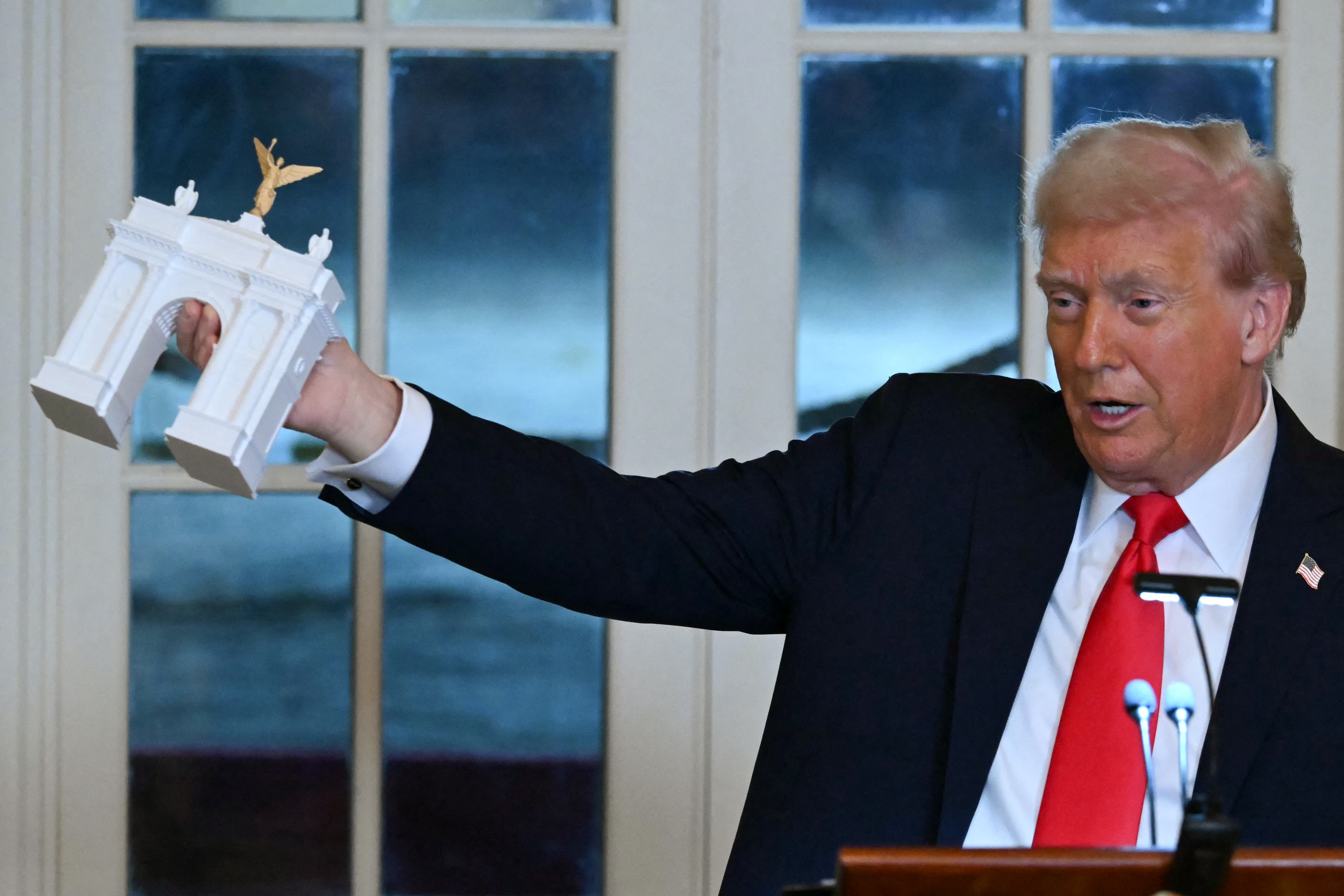 Prema novoj analizi, predsjednik Trump govori o svojim građevinskim projektima u Washingtonu mnogo više nego o ratu u Iranu, iako se čini da mu potonji umanjuje političko odobravanje