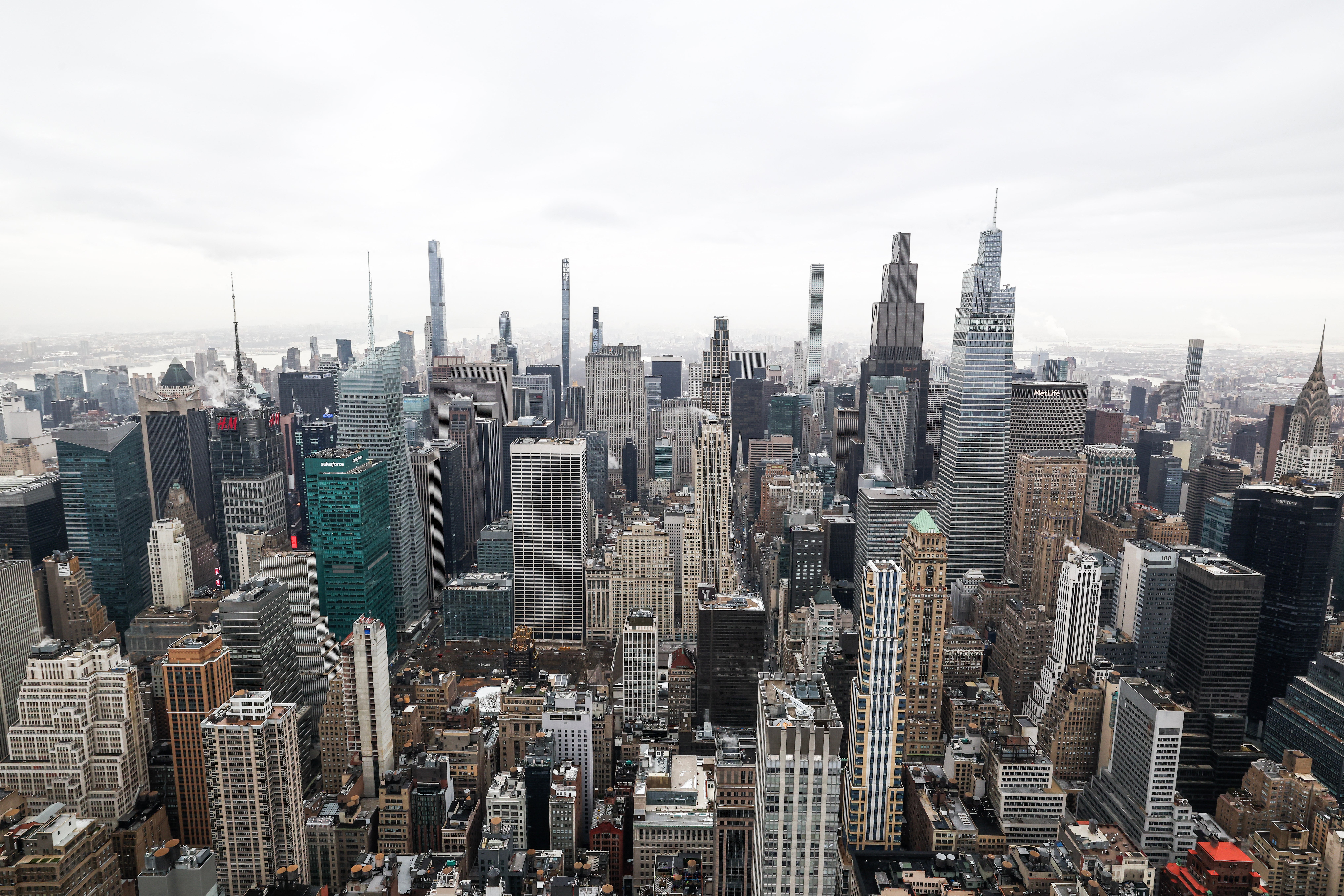 Tijekom posljednjih 15 godina, graditelji su uveli luksuzne stambene zgrade 'tanke poput olovke' na horizont New Yorka kao sredstvo za stvaranje novih stambenih objekata za ultra-bogate koji ne zahtijevaju horizontalno širenje