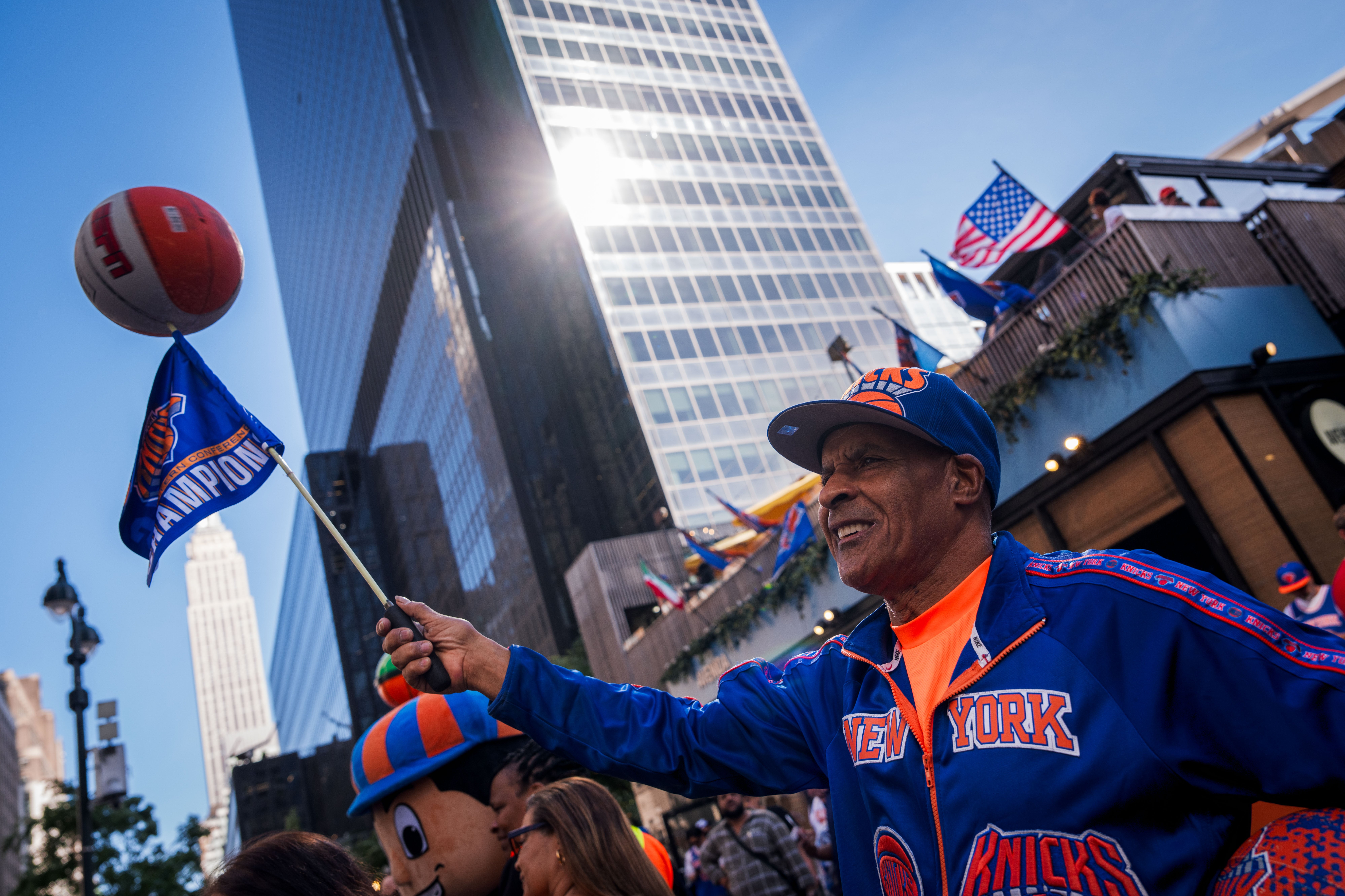 Prijetnja administracije da će poslati agente u New York City dolazi u trenutku kada područje metroa ugošćuje tisuće ljubitelja sporta u gradu za NBA finale i nadolazeće Svjetsko prvenstvo