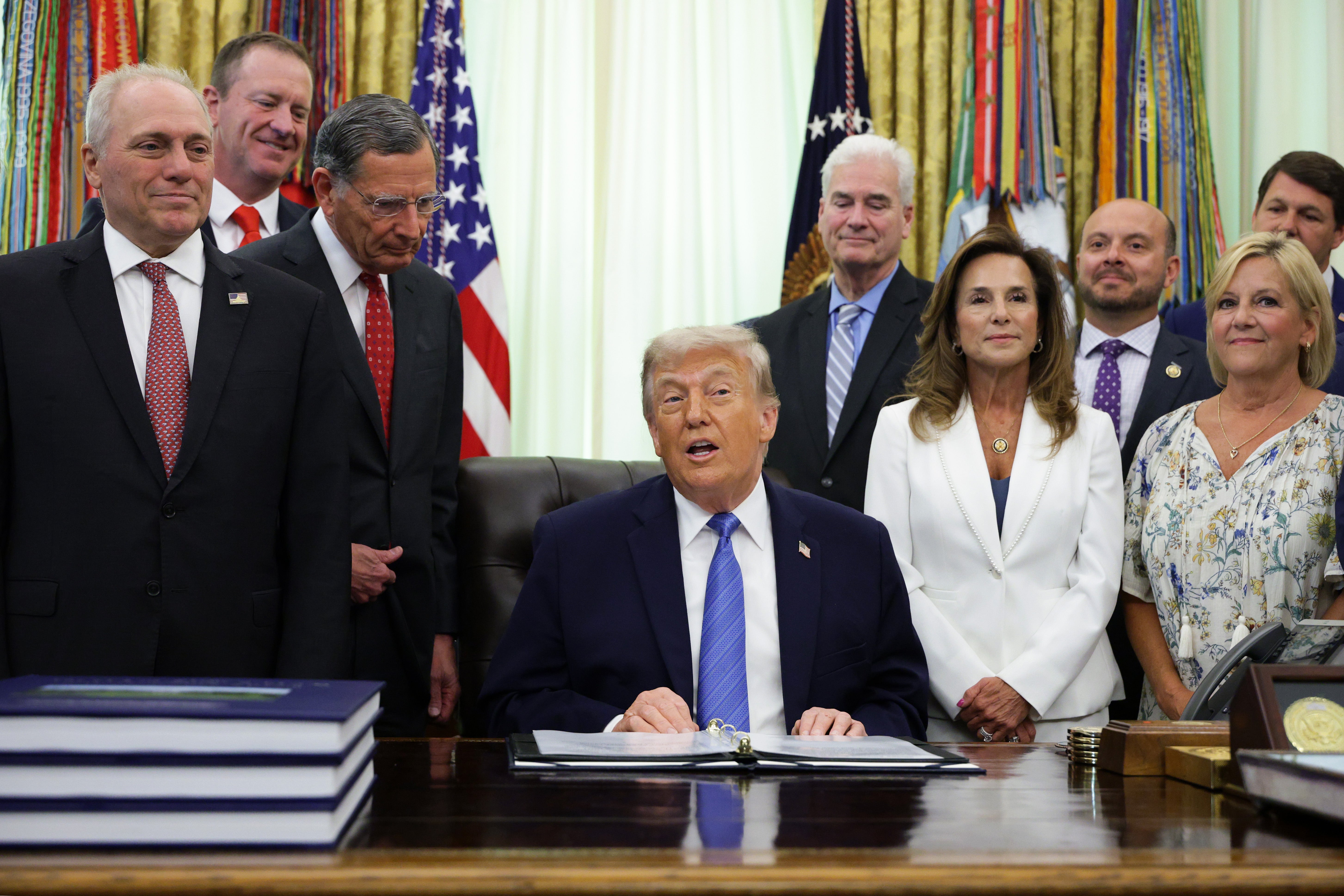 Trump je zaprijetio da će dići u zrak iranske mostove i elektrane
