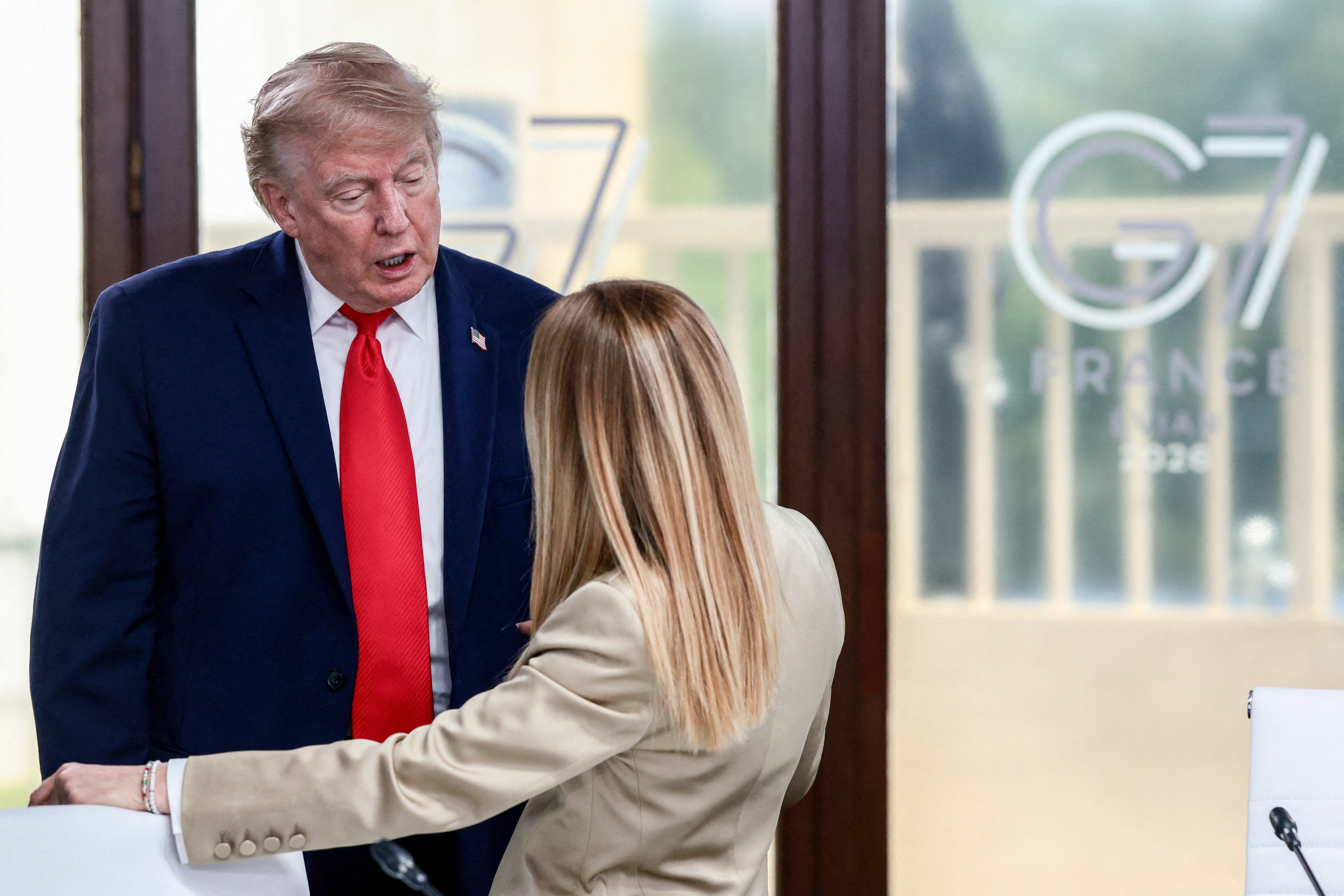 Meloni, slikana s Trumpom na G7, rekla da Italija ne 'moli'