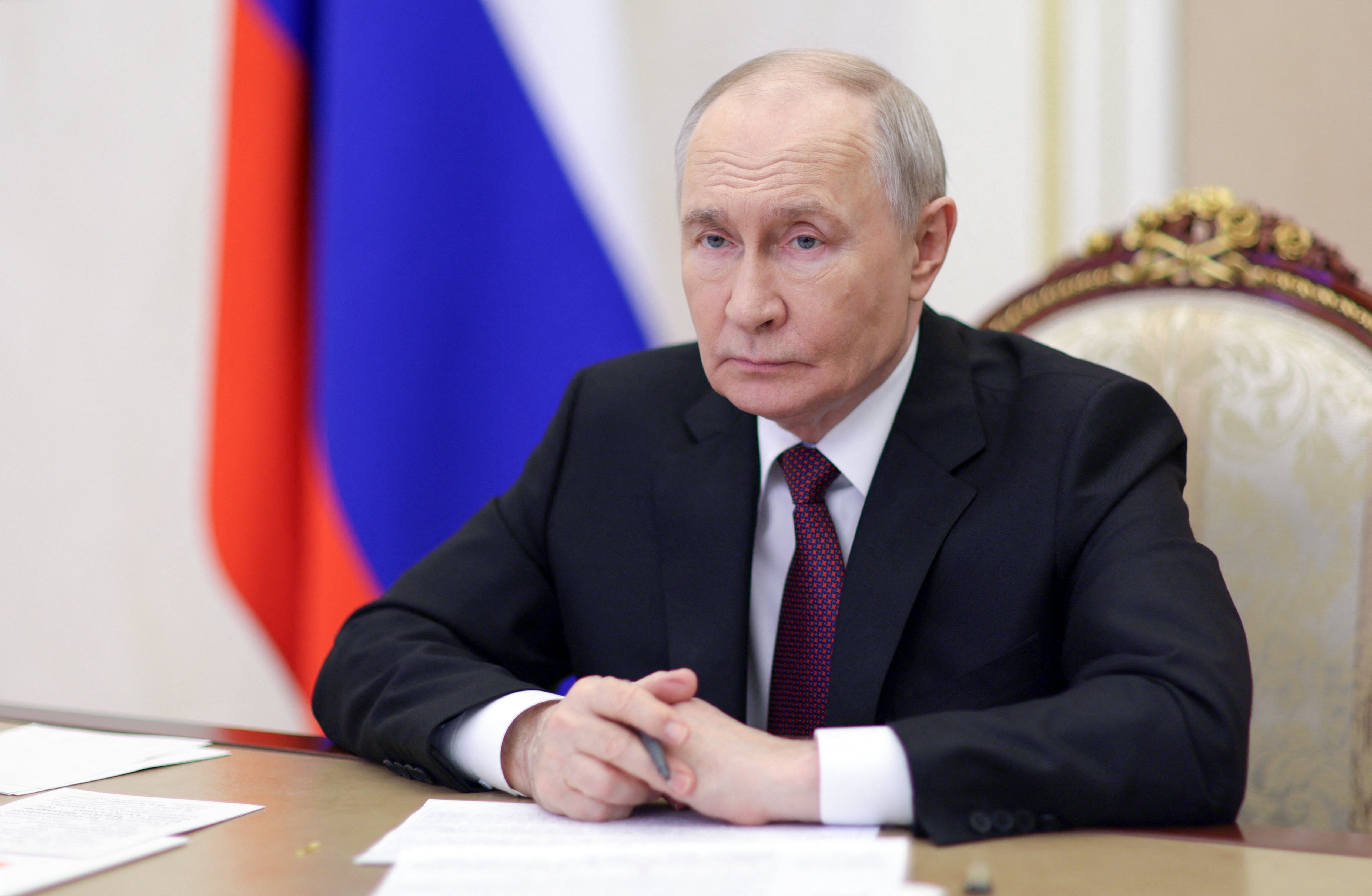Vladimir Putin rekao je da je spreman za mirovne pregovore s Ukrajinom nekoliko dana nakon što je ukrajinski ponovni napad na rusku naftnu infrastrukturu izazvao nestašice goriva