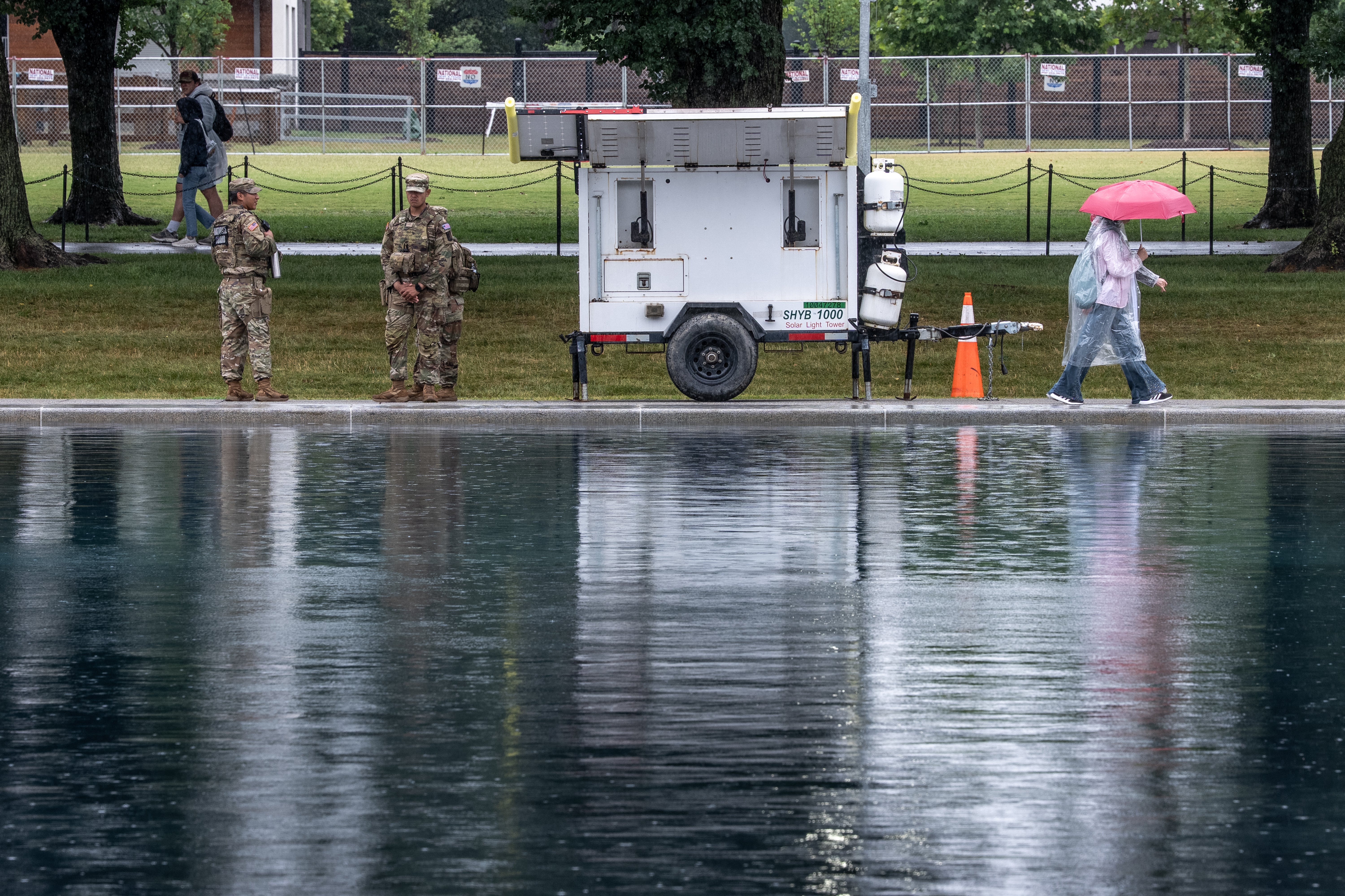 Trumpova administracija postavila je ogradu i povećala sigurnost oko problematičnog projekta obnove Reflecting Pool