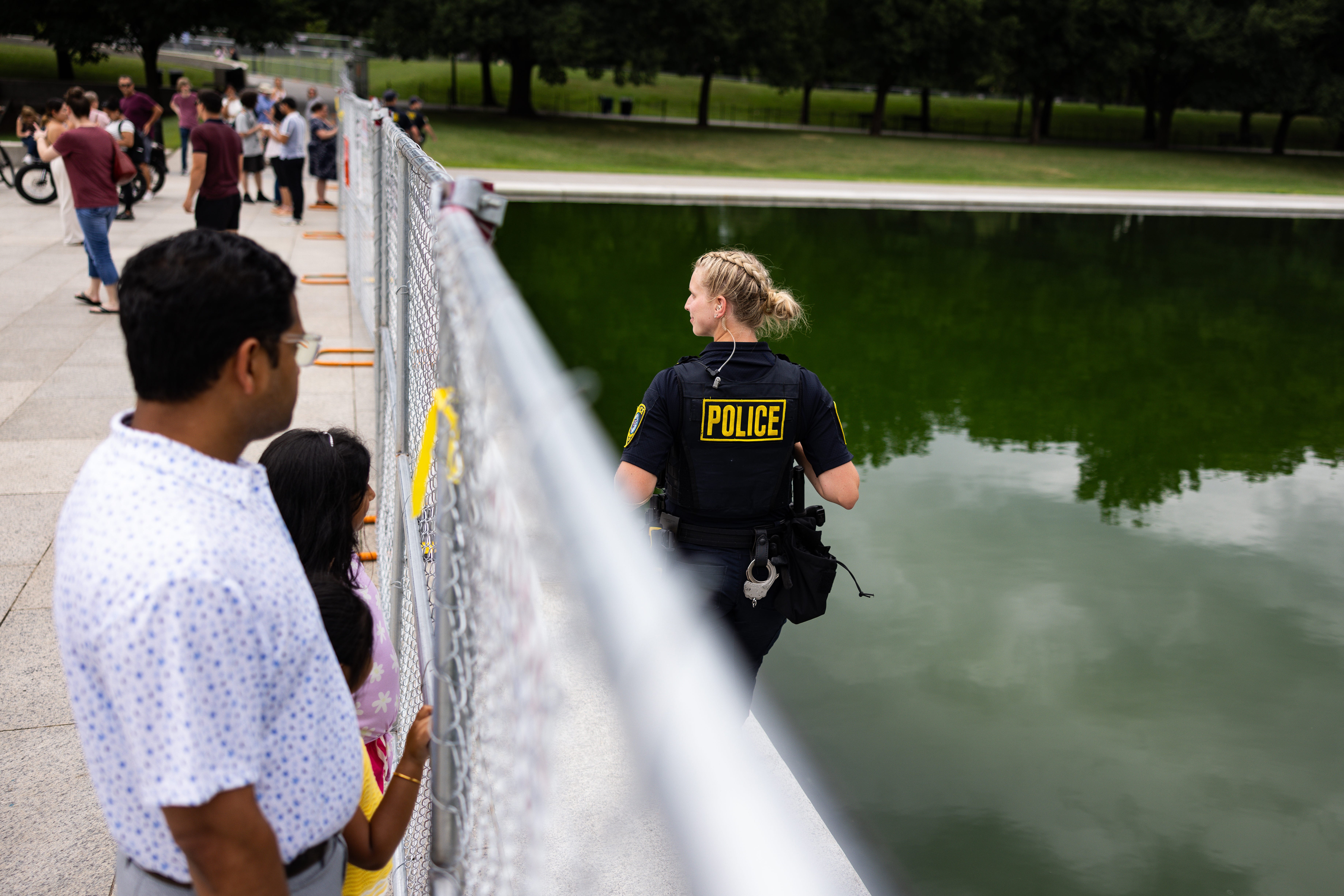 Mjesto na kojem se nalazi Lincoln Memorial Reflecting Pool u Washingtonu DC postalo je sigurno mjesto jer je prolaznicima zabranjeno da dodiruju vodu bazena ili da im se približe