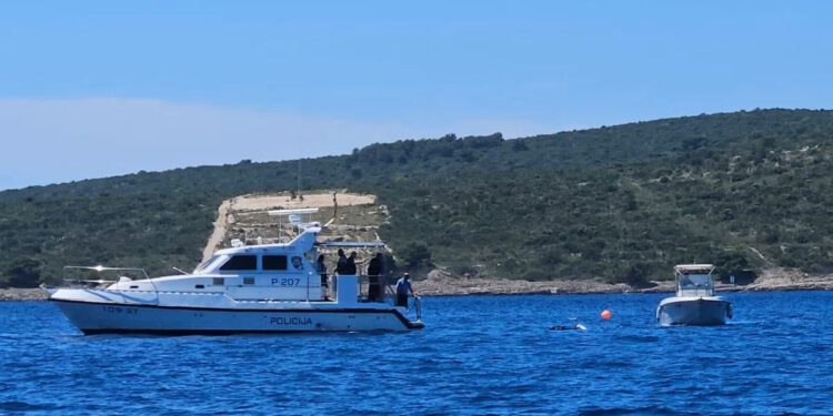 Pronađeno tijelo četvrte osobe, počele pripreme za dizanje olupine s morskog dna