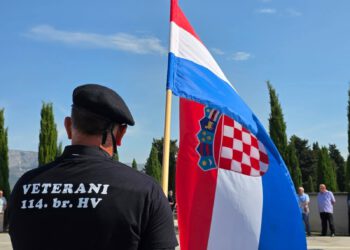 35 godina ponosa i žrtve: Split se ‘tresao’ od emocija, branitelji 114. brigade dobili ovacije koje se pamte