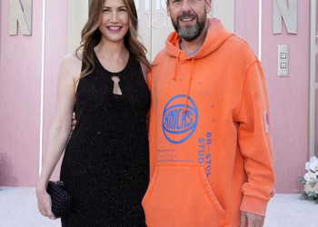 Adam Sandler slavi 23. godišnjicu braka angažirajući skywritera da iznenadi ženu nakon što ju je ‘osramotio’