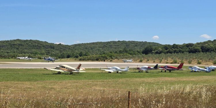 Kod aerodroma u Vrsaru srušio se zrakoplov, hitne službe su na terenu!