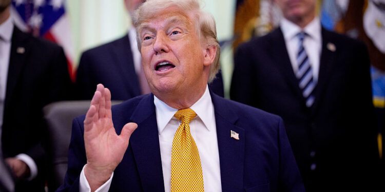 Američki proizvođači automobila mogli bi proizvoditi projektile – Trump – RT World News