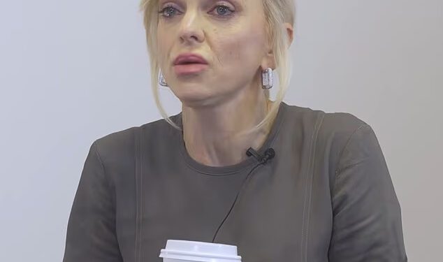 Anna Faris otkriva zašto je STVARNO napustila hit sitcom Mom nakon što je izazvala zdravstvene probleme svojim bizarnim pojavljivanjem na crvenom tepihu