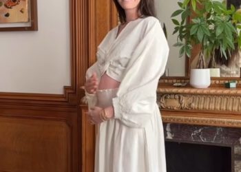 Anne Hathaway je trudna! Glumica (43) objavljuje da je trudna sa slatkim videom nakon detalja o ‘kompliciranom’ putu do majčinstva i nadi da će imati treće dijete