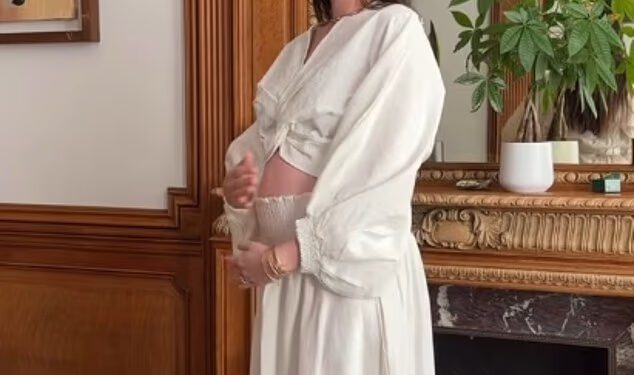 Anne Hathaway je trudna! Glumica (43) objavljuje da je trudna sa slatkim videom nakon detalja o ‘kompliciranom’ putu do majčinstva i nadi da će imati treće dijete