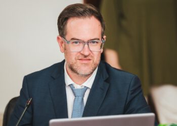 Barbir nakon kiše baca neloše fore na Facebooku: “Riješeno je navodnjavanje na Žnjanu”