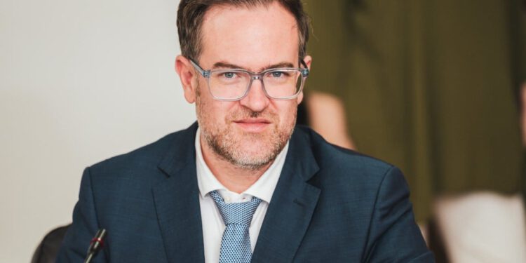 Barbir nakon kiše baca neloše fore na Facebooku: “Riješeno je navodnjavanje na Žnjanu”
