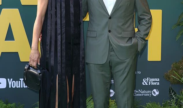 Benedicta Cumberbatcha prati njegova prekrasna supruga Sophie Hunter na londonskoj premijeri njegovog novog dokumentarca How To Live On Earth