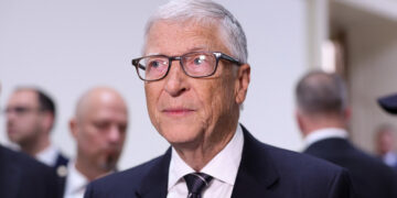 Bill Gates tvrdi da ga je Epstein pokušao ucijeniti — RT World News