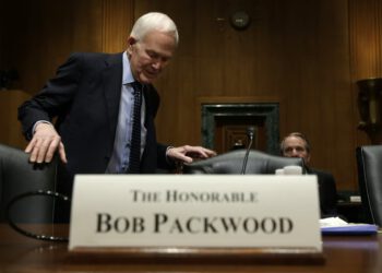 Bivši republikanski senator Bob Packwood koji je dao ostavku nakon skandala sa seksualnim uznemiravanjem preminuo je u 93. godini