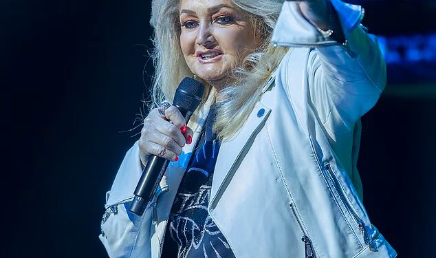 Bonnie Tyler, 75, prisiljena je otkazati sve datume svoje ljetne turneje jer je i dalje ‘ozbiljno bolesna’ nakon što se probudila iz kome u portugalskoj bolnici