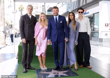 Brooklyn Beckham optužuje roditelje Davida i Victoriju za ‘koreografiranje’ slika posjeta sestre Harper njegovoj 14 milijuna funti vrijednoj vili u LA-u