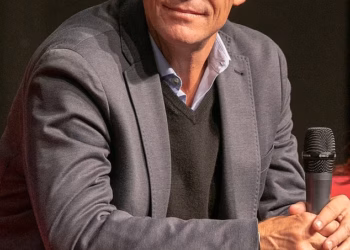 Čarobna zvijezda Brian Krause odaje emotivnu počast Julianu McMahonu i otkriva kakav je pokojni australski glumac zapravo bio iza scene