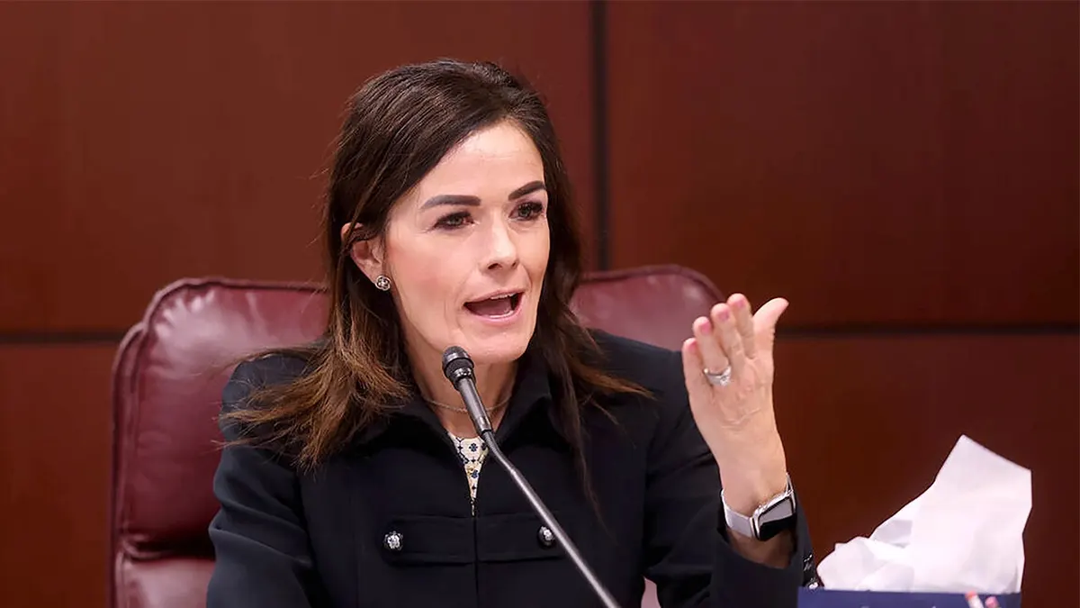 Carrie Ann Buck stoji vani tijekom kampanje.
