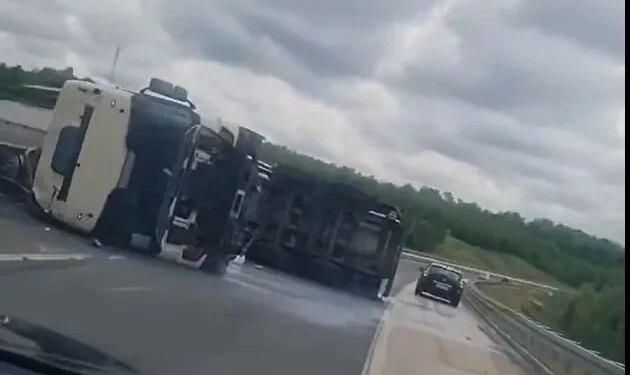 Cisterna s mlijekom prevrnula se kod Doboja