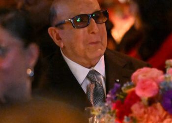 Clive Davis preminuo u 94. godini: Preminuo glazbeni izvršni titan odgovoran za karijere Whitney Houston i Brucea Springsteena