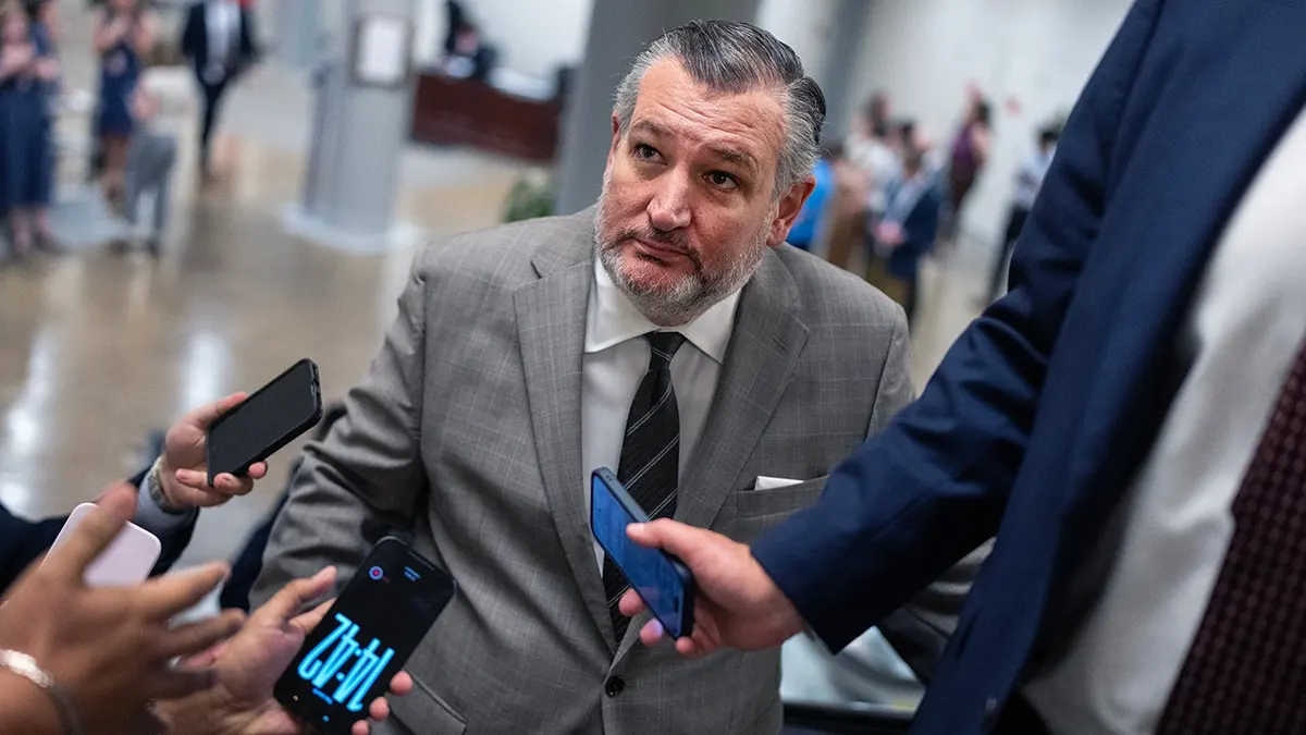 Senator Cruz u razgovoru s medijima.