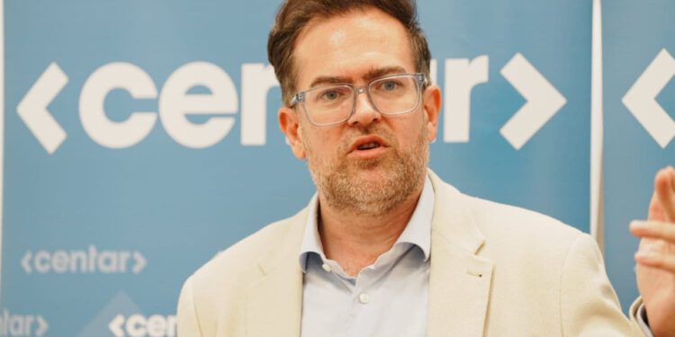 Damir Barbir kritizira Vladu: “Pola milijarde eura godišnje odlazi na izmišljena rukovodeća mjesta”