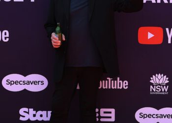 Daryl Braithwaite, 77, prestaje s glazbom: Slomljeno srce jer se legendarni australski pjevač zauvijek povlači iz nastupa: ‘Više ne mogu udobno pjevati’