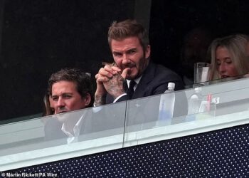 David Beckham izgleda frustrirano tijekom utakmice Engleske u Bostonu dok su Tri lava remizirala 0-0 s obrambenom Ganom