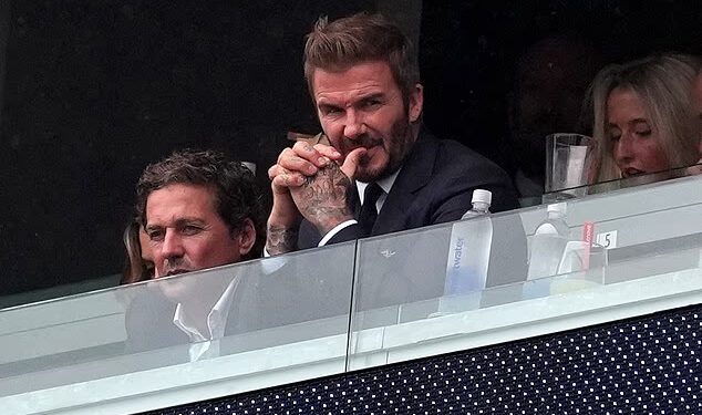 David Beckham izgleda frustrirano tijekom utakmice Engleske u Bostonu dok su Tri lava remizirala 0-0 s obrambenom Ganom