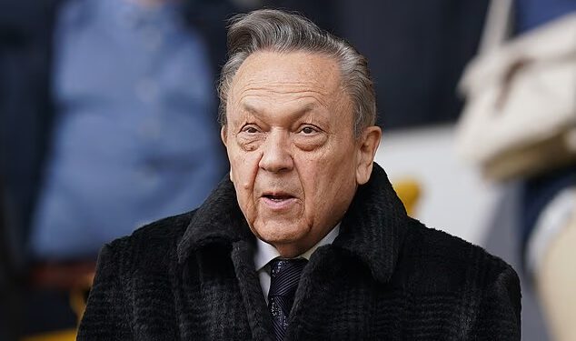 Davidu Sullivanu zabranjeno je sudjelovanje u ženskim i akademskim utakmicama West Ham Uniteda od 2023., pokazalo se usred povijesnih optužbi i istrage FA-a