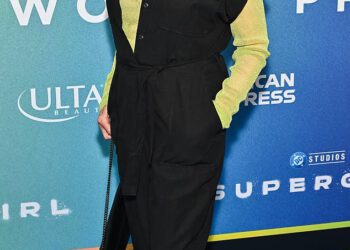 Debbie Harry i dalje je Blondie bomba s 80 jer se ponovno ujedinjuje s bivšim na premijeri Supergirl
