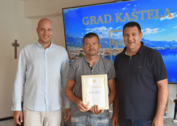 Dirljiv primjer humanosti: Grad Kaštela zahvalio Zdravku Jeličiću iz Muća