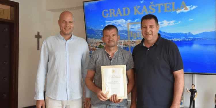 Dirljiv primjer humanosti: Grad Kaštela zahvalio Zdravku Jeličiću iz Muća