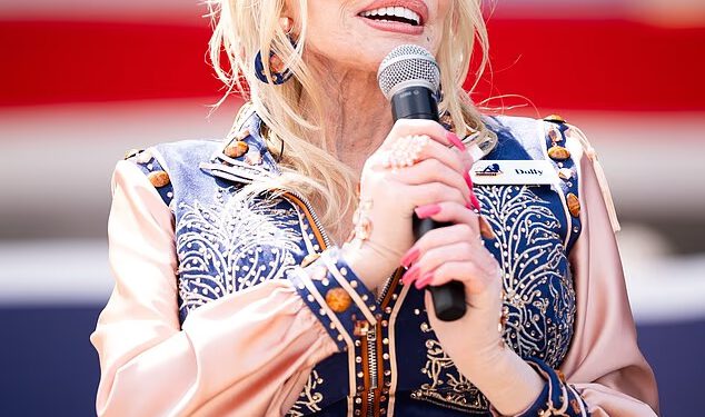 Dolly Parton, 80, prvi put se pojavljuje u javnosti otkako je otkrila zdravstvene probleme i otkazala rezidenciju