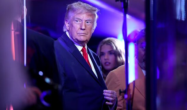 Donald Trump nemilosrdno je izviždao tijekom nacionalne himne u Madison Square Gardenu dok su bijesni navijači Knicksa jasno iskazivali svoje osjećaje u NBA finalu