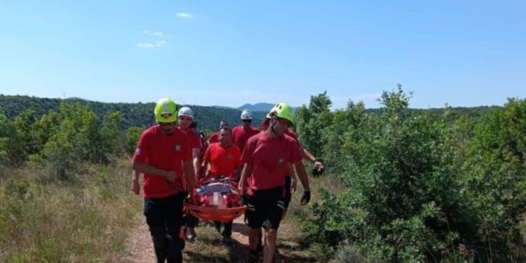 Drama u kanjonu kod Skradina: biciklistica ozlijeđena na nepristupačnom terenu, po nju stigao helikopter